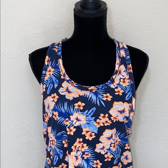 PINK VS Tank - Picture 2 of 5